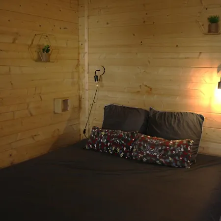 3 En Bois Avec Acces Piscine Chalet Nîmes
